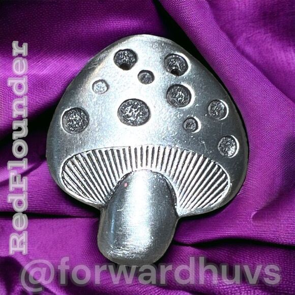 Charming Mushroom Silver Tone Brooch: A Treasure with Time-Worn Character - Picture 6 of 7